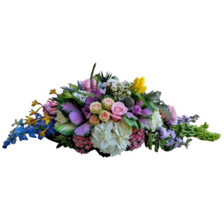 This mix of flowers creates a dynamic interplay of textures, colors, and shapes, suitable for a variety of occasions.