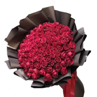 Оne hundred red roses bouquet