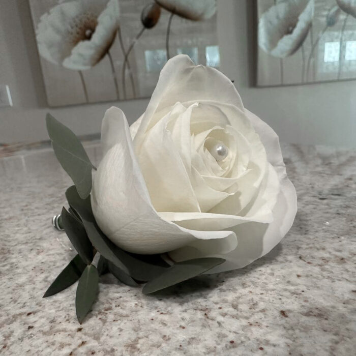 white rose boutonnière2