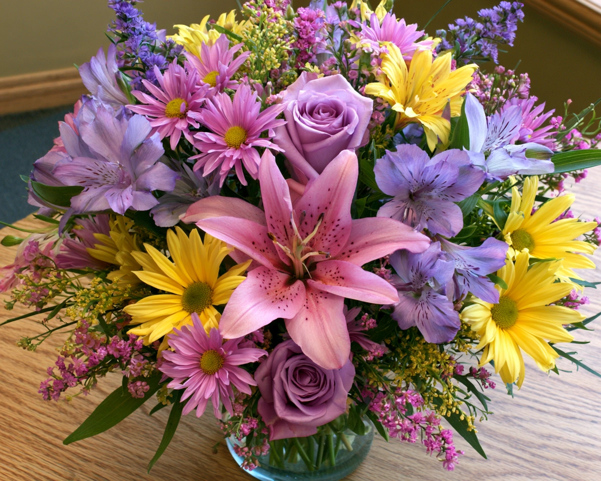Gift_arrangements_made_with_seasonal_flowers_present_a__2